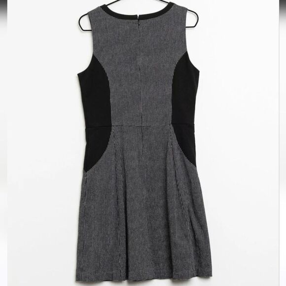GAP Women's Sleeveless Dress Size 8. Very flattering. Excellent condition! - Picture 2 of 6